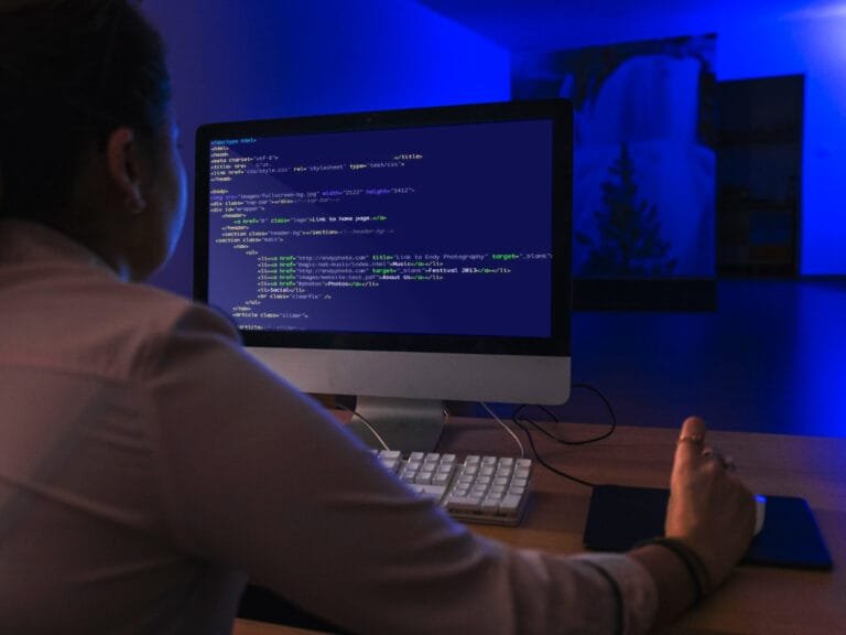 Aprendendo Arrays em C: Desafios Práticos com Vetores